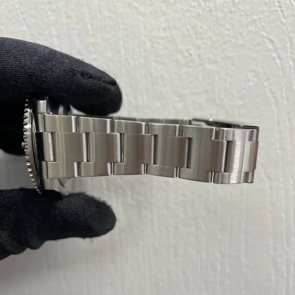 Rolex Submariner Green Dial on Oyster Ref 116610LV with New Style Card White 2017