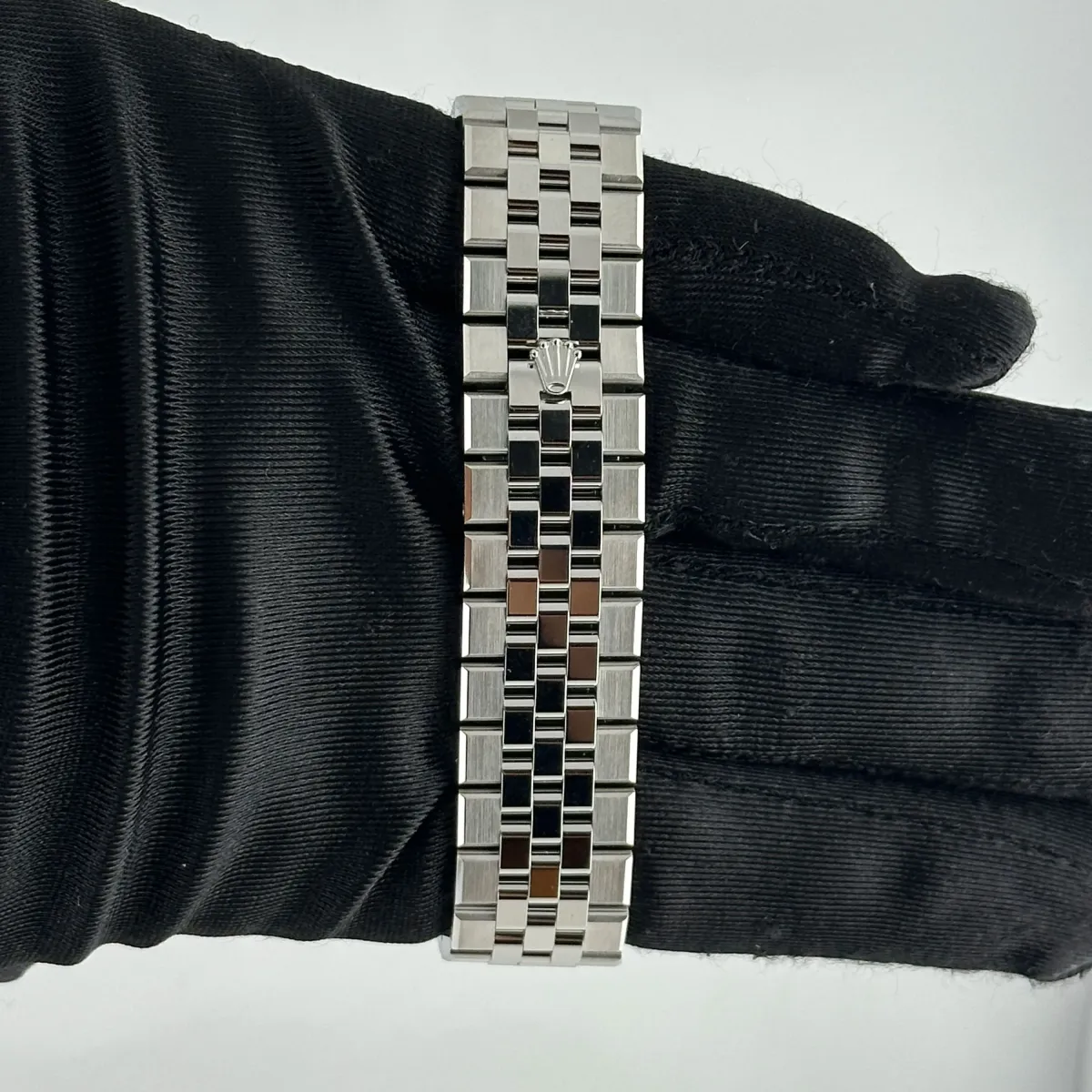 Rolex Land-Dweller White Honeycomb Dial on Flat Jubilee Ref 127234 with New Style Card Green 2025