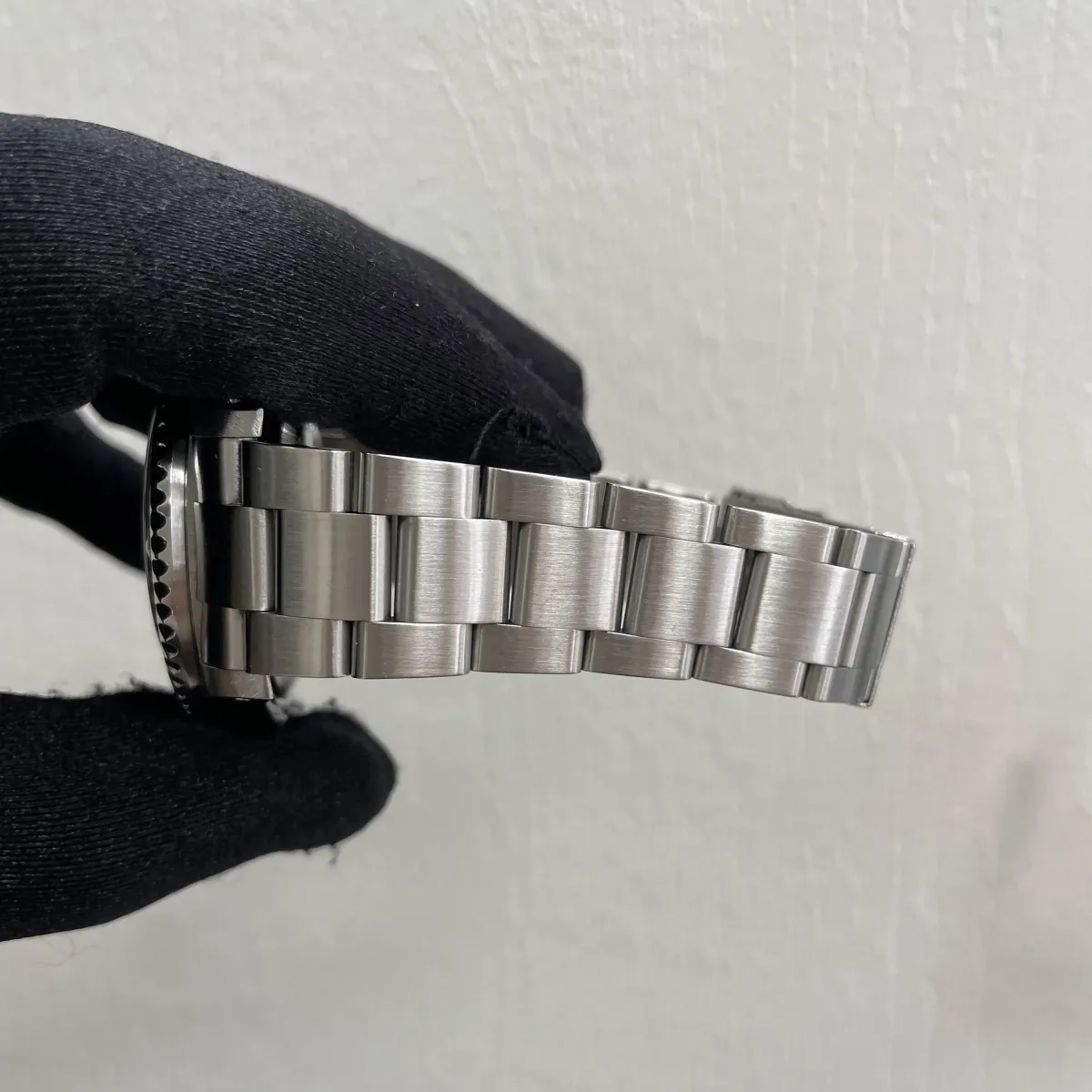 Rolex Sea-Dweller Black Dial on Oyster Ref 16600