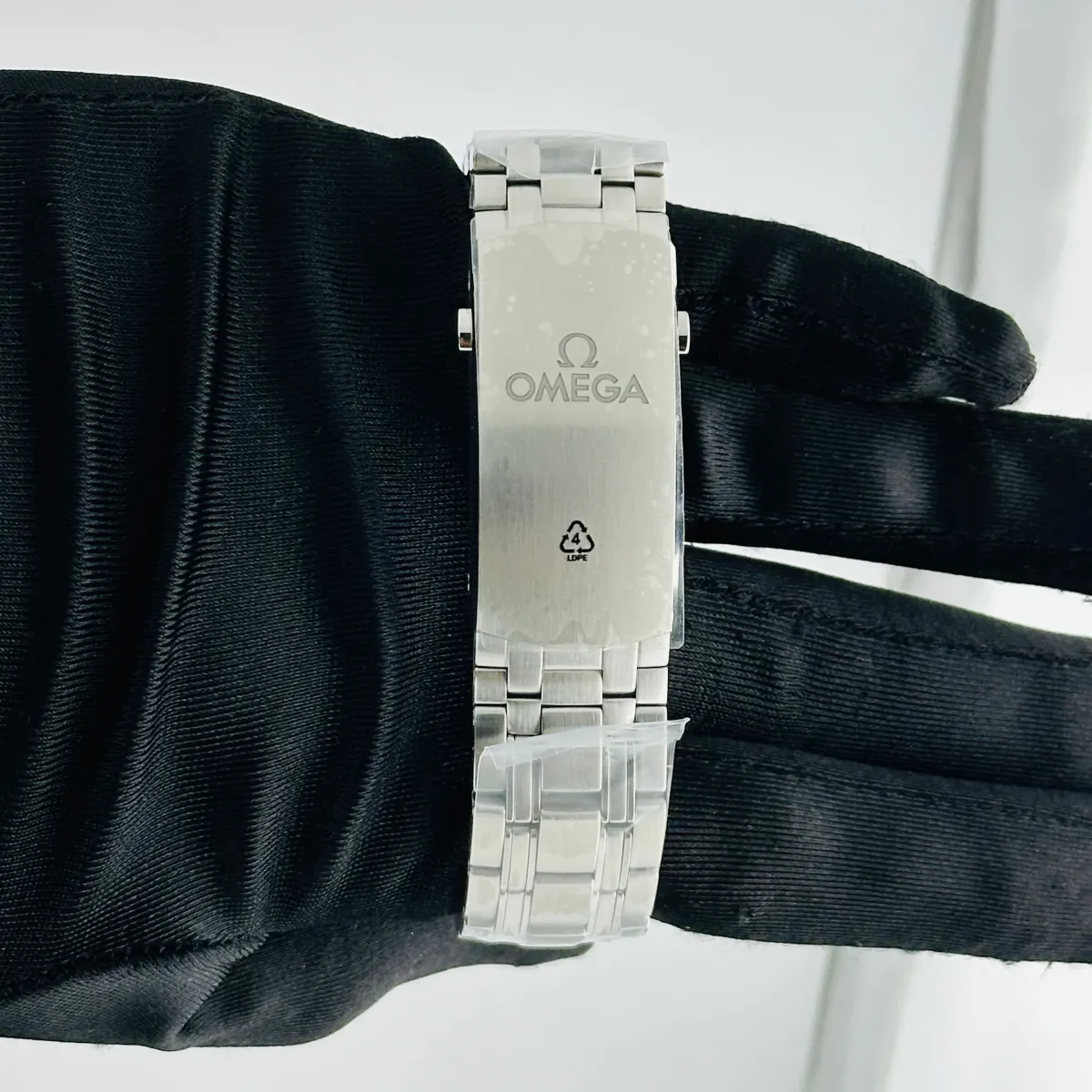 Omega Seamaster Diver 300M B&P White Dial On Bracelet