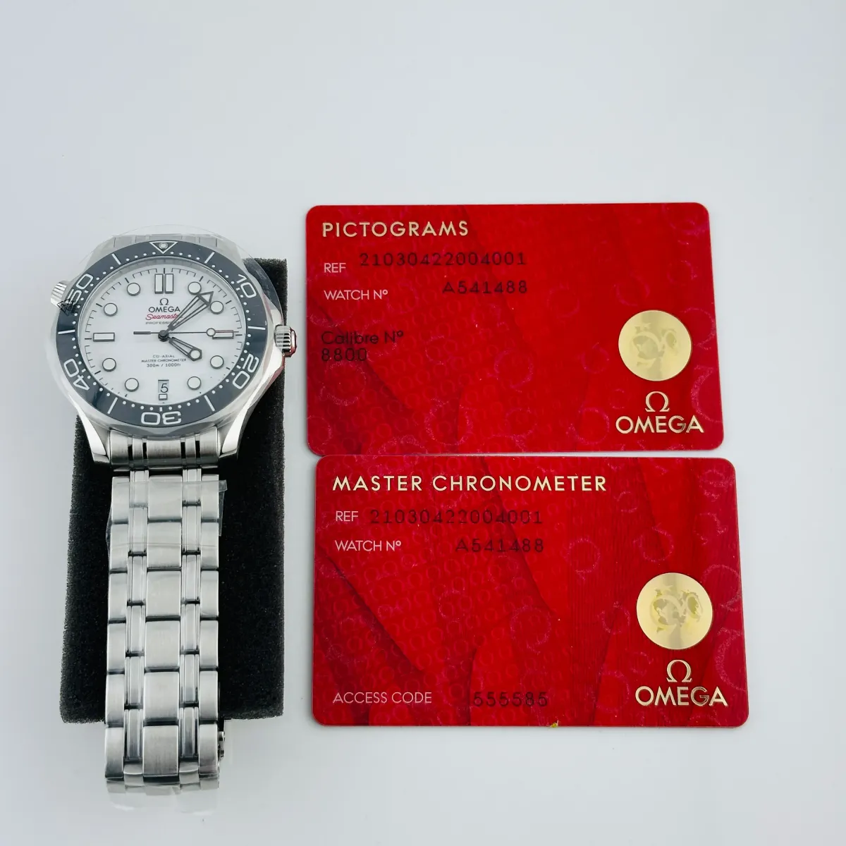 Omega Seamaster Diver 300M B&P White Dial On Bracelet