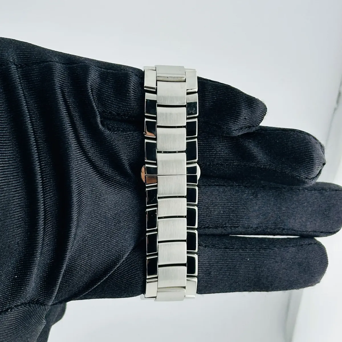 Gucci Gucci Black Dial Ref 8500L with Card