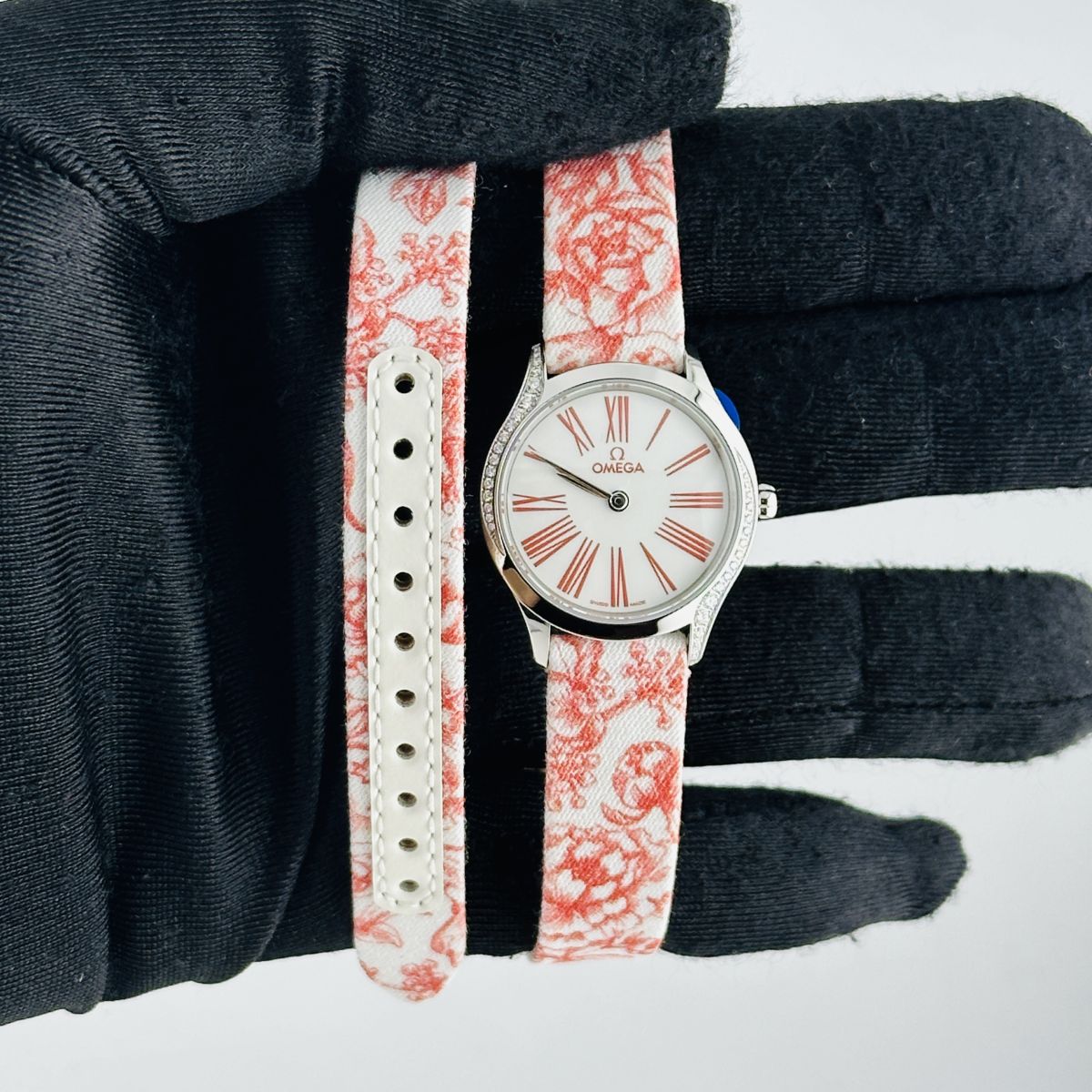 Omega De Ville Mini Tr√©sor Quartz White / Pink Roman Markers Dial on Fabric Strap Ref. 428.17.26.60.04.003 Card Open Date