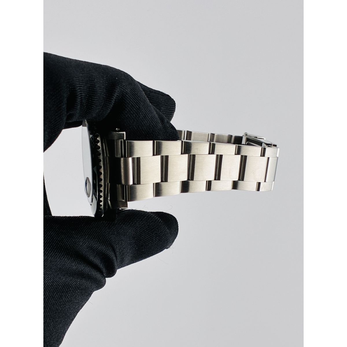 Rolex GMT-Master II Black Dial on Oyster Ref. 16710 Papers 2001