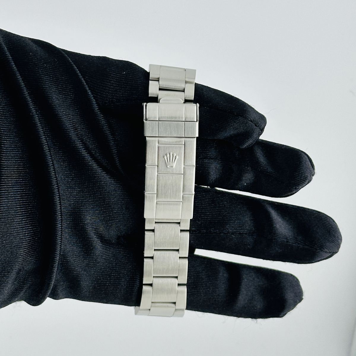 Rolex Submariner Black Dial on Oyster Ref. 16610 Papers 2001