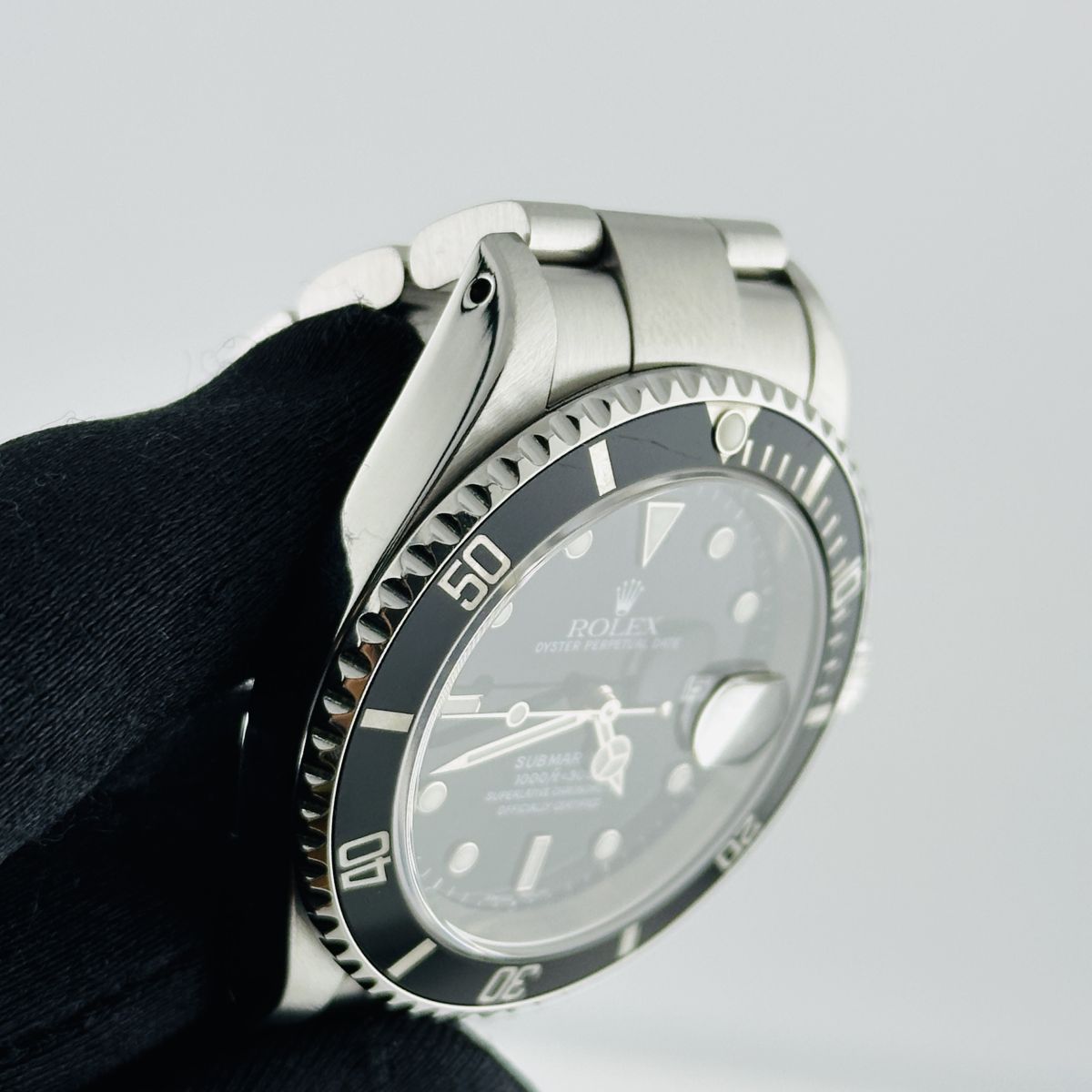 Rolex Submariner Black Dial on Oyster Ref. 16610 Papers 2001