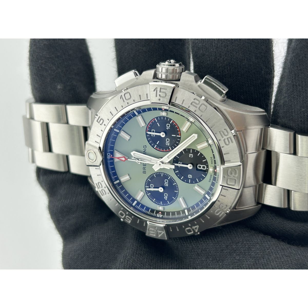 Breitling Avenger B01 Chronograph Green Dial on Bracelet Ref. AB0147101L1A1 Card 2026
