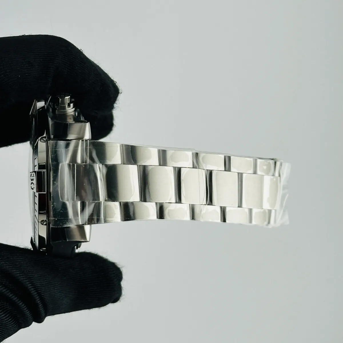 Breitling Super Avenger Chronograph B&P Black Dial On Bracelet