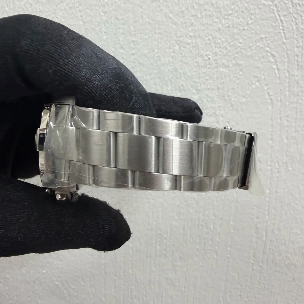 Breitling Avenger B01 Chronograph Green Dial on Steel Ref AB0146101L1A1 with Card 2026