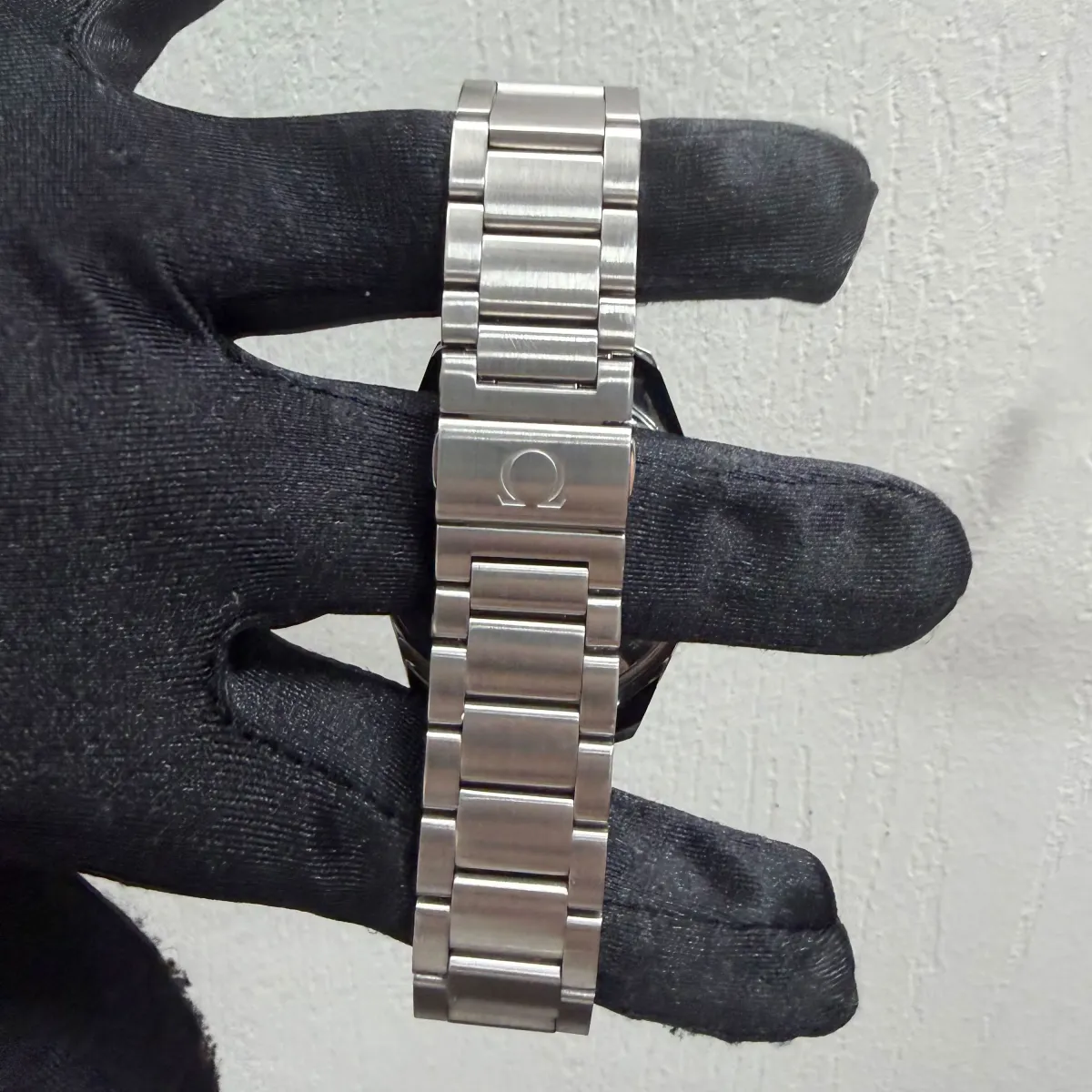 Omega Seamaster Aqua Terra 150 M Omega Co-Axial 15,000 Gauss Silver Dial on Bracelet