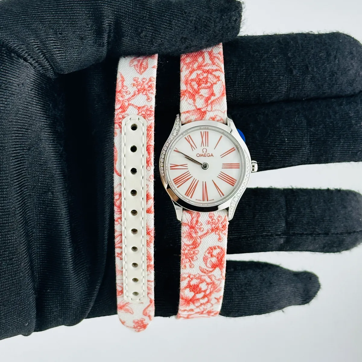 Omega De Ville Mini Tr√©sor Quartz White / Pink Roman Markers Dial on Fabric Strap Ref 428.17.26.60.04.003 with Card