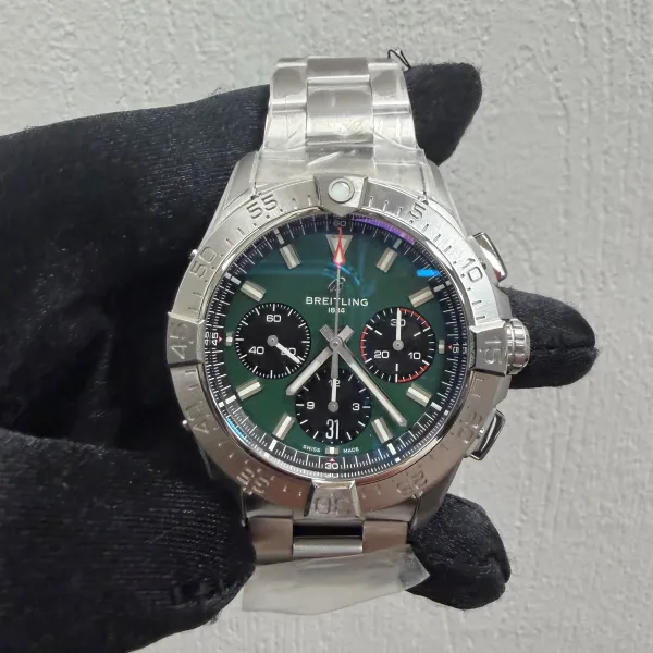 Breitling Avenger B01 Chronograph Green Dial on Steel Ref AB0146101L1A1 with Card 2026